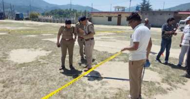 चम्पावत : भाला लगने से छात्र की मौत का मामला, एसपी ने घटना स्थल का किया निरीक्षण