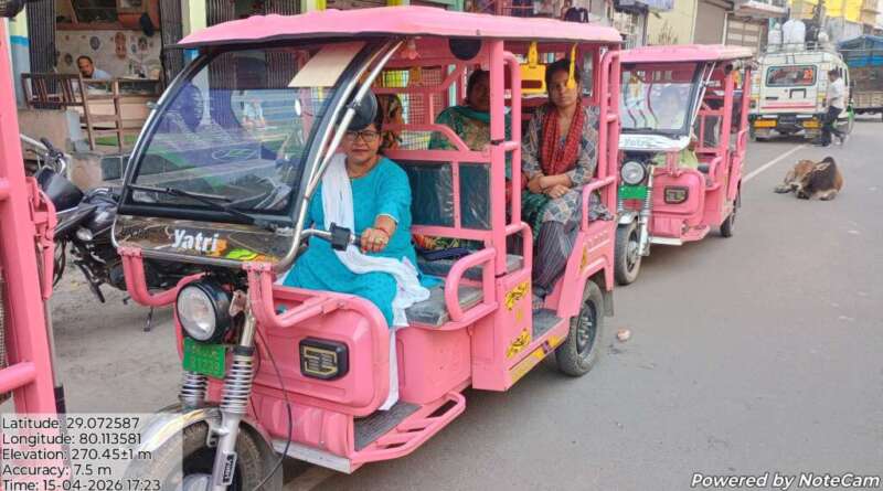 टनकपुर : मजबूत इरादों ने थामी स्टेयरिंग, अब खुद अपनी राह बना रही हैं महिलाएं
