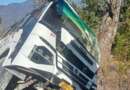 उत्तराखंड में सवारियों से भरी बस दुर्घटनाग्रस्त, एक पेड़ ने बचाई 30 जिंदगियां, टला बड़ा हादसा