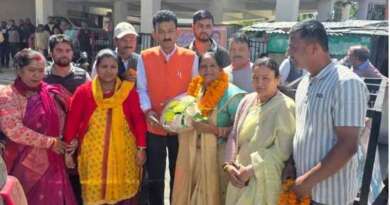 लोहाघाट में दर्जा मंत्री हेमा जोशी का भाजपा कार्यकर्ताओं ने किया स्वागत