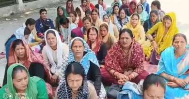 सरकार की सद्बुद्धि के लिए किया हनुमान चालीसा का पाठ, आंगनबाड़ी कार्यकर्तियों का धरना प्रदर्शन 20वें दिन भी जारी