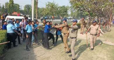 सिडकुल पंतनगर में श्रमिकों का उग्र प्रदर्शन, पुलिस बल प्रयोग से कई घायल और बेहोश