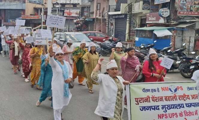 चम्पावत : ‘नो NPS, नो UPS, ओनली OPS’ के नारों से चम्पावत, कर्मचारियों ने भरी हुंकार