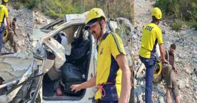 ऋषिकेश बद्रीनाथ राजमार्ग पर 400 मीटर गहरी खाई में गिरी कार, एक घायल , एक लापता…