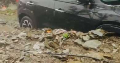 बाराकोट के बिसराड़ी आली क्षेत्र में मूसलाधार बारिश से बादल फटने जैसा मंजर, मलवे में 4 वाहन दबे