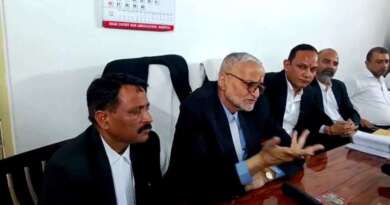 देहरादून में वकीलों जिलाधिकारी के खिलाफ खोला मोर्चा, जानें क्या है पूरा मामला…