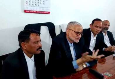 देहरादून में वकीलों जिलाधिकारी के खिलाफ खोला मोर्चा, जानें क्या है पूरा मामला…