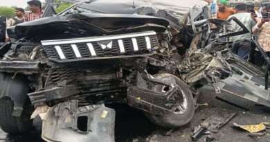 खड़े टैंकर में पीछे से घुसी बोलेरो, पांच की मौत, कटर मशीन से गाड़ी को काटकर शवों को निकाला