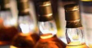 चम्पावत : मदिरा की बोतलों पर पुरानी दर और वसूली जा रही नई कीमत के संशय को आबकारी विभाग ने किया दूर