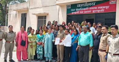 टनकपुर : ग्रामीणों ने शारदा रेंज कार्यालय पर किया प्रदर्शन, हाथियों के खौफ से निजात दिलाने की मांग
