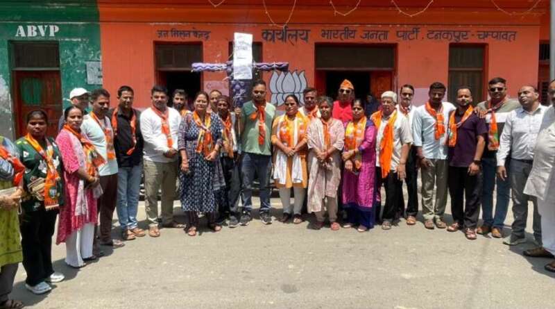 टनकपुर में भाजपा कार्यकर्ताओं ने कांग्रेस प्रदेश अध्यक्ष का पुतला फूंका
