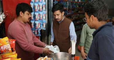 लोहाघाट : सिंगल यूज प्लास्टिक के खिलाफ पालिका का अभियान, 3 दुकानदारों पर ₹1700 जुर्माना