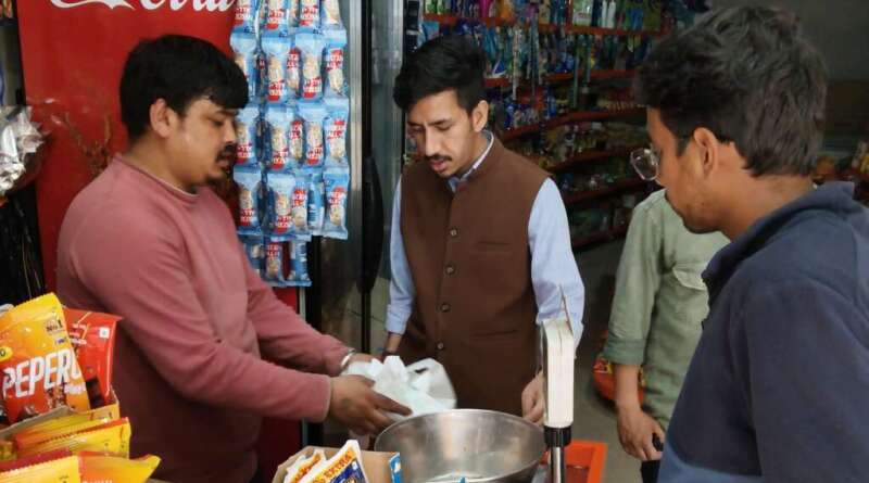 लोहाघाट : सिंगल यूज प्लास्टिक के खिलाफ पालिका का अभियान, 3 दुकानदारों पर ₹1700 जुर्माना