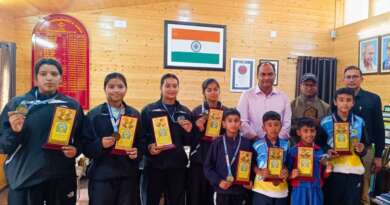 चम्पावत : कराटे में शानदार प्रदर्शन करने वाले खिलाड़ियों को जिलाधिकारी ने किया सम्मानित, करियर गाइड और विज्ञान की बारीकियां भी समझाईं