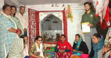 चम्पावत : डीएम ने जिमदार मंदिर मुड़ियानी एवं खर्ककार्की गोल्ज्यू मंदिर में वितरित की मुख्यमंत्री संस्कृति संवर्धन किट