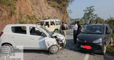 चम्पावत-टनकपुर हाईवे पर बड़ा हादसा टला: नशे में धुत कार सवारों ने सामने से आ रही गाड़ी को मारी टक्कर, एयरबैग ने बचाई जान