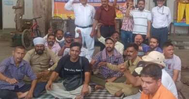 टनकपुर में रोडवेज के संविदा, विशेष श्रेणी कर्मचारियों का धरना-प्रदर्शन जारी, 29 को जुलूस निकाल कर करेंगे प्रदर्शन