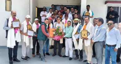 चम्पावत में हर्षोल्लास से मनाया गया हिंदी पत्रकारिता दिवस, उत्कृष्ट कार्य के लिए पत्रकार हुए सम्मानित