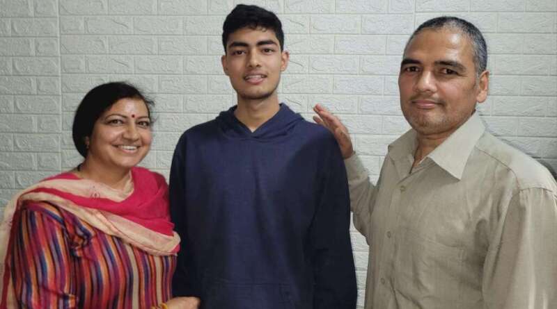चम्पावत : केंद्रीय विद्यालय लोहाघाट के पारस सिंह बने जिला टॉपर