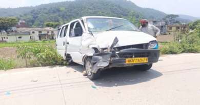 तेज रफ्तार कैंटर ने कार को मारी टक्कर, एक ही परिवार के 5 लोग घायल
