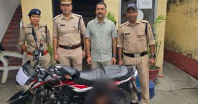 बनबसा : नशीले इंजेक्शनों के साथ तस्कर गिरफ्तार, बरामद हुए 43 नशीले इंजेक्शन