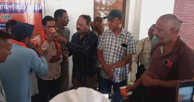 टनकपुर : सीएम के निर्देश पर रोडवेज संविदा कर्मचारियों से मिले नोडल अधिकारी, अनशन समाप्त कराया