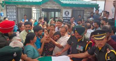 सैन्य सम्मान के साथ शहीद लेफ्टिनेंट बीरेश्वर गोस्वामी का अंतिम संस्कार, सैकड़ों लोगों की आंखें हुईं नम