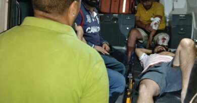 चल्थी-कठौल मार्ग पर हादसा: अनियंत्रित कार 70 मीटर गहरी खाई में गिरी, पुलिस ने घायलों को बचाया