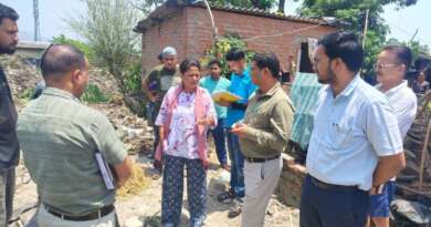 टनकपुर के मनिहार गोठ में सड़क निर्माण का मार्ग प्रशस्त, प्रशासन की पहल से दोनों पक्षों में बनी सहमति