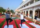 अंतर्राष्ट्रीय योग दिवस पर जिला न्यायालय चम्पावत में योग सत्र, स्वच्छता अभियान से दिया पर्यावरण संरक्षण का संदेश