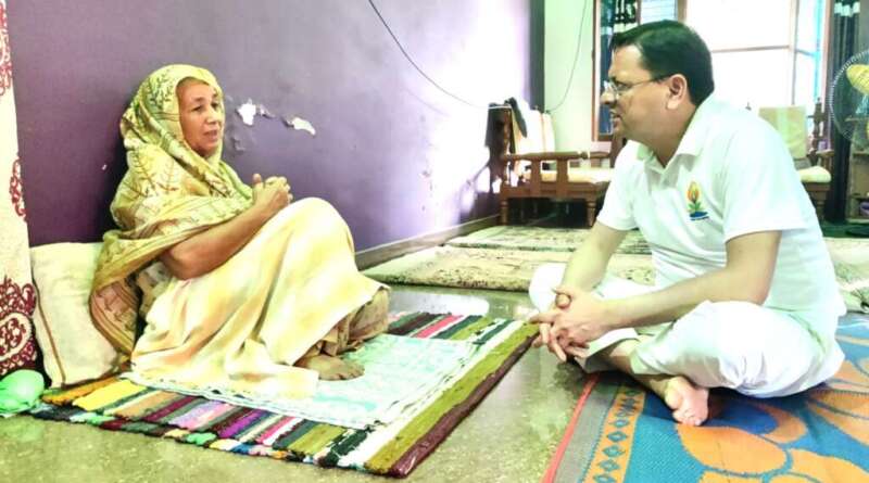 बनबसा में शोकाकुल परिवारों से मिले मुख्यमंत्री धामी, जताई गहरी संवेदनाएं