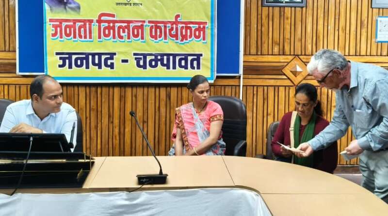 चम्पावत : जनता मिलन कार्यक्रम में मुख्यमंत्री विवेकाधीन कोष से 19 लाभार्थियों को मिली आर्थिक सहायता