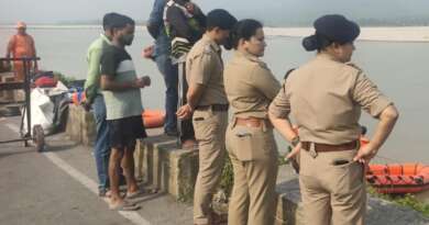 शारदा नदी में डूबे दो युवकों की तलाश तीसरे दिन भी जारी, एसपी रेखा यादव ने लिया सर्च अभियान का जायजा