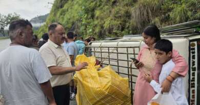 टनकपुर–पिथौरागढ़ हाईवे पर बड़ा हादसा टला, यात्रियों से भरी बोलेरो पलटी; 6 यात्री हुए चोटिल