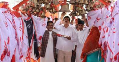 गोल्ज्यू देवता के दरबार से कांग्रेस का चुनावी शंखनाद, चम्पावत में गणेश गोदियाल ने मांगा न्याय का आशीर्वाद