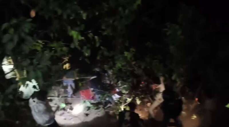 नैनीताल-कालाढूंगी मार्ग पर टेंपो ट्रेवलर खाई में गिरी, दो की मौत, कई घायल