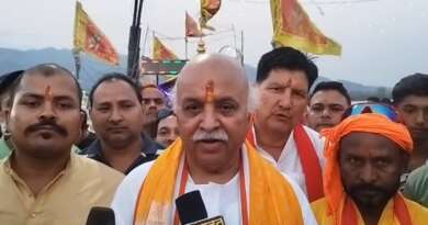 टनकपुर में अंतरराष्ट्रीय हिंदू परिषद के अध्यक्ष प्रवीण तोगड़िया का भव्य स्वागत, मां शारदा की आरती में हुए शामिल