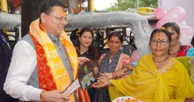 सीएम धामी ने टनकपुर में ‘पिंक ई-रिक्शा’ चालकों को सौंपी खुशियों की चाबी