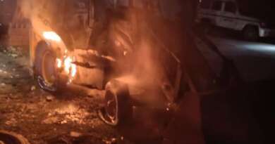 आधी रात बेलखेत में धधकी JCB, चम्पावत फायर यूनिट ने समय रहते आग पर पाया काबू