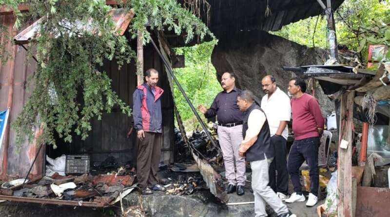 मुख्यमंत्री के निर्देश पर केदार सिंह बृजवाल पहुंचे चम्पावत, अग्निकांड पीड़ित परिवार से मिले, विकास कार्यों का किया निरीक्षण