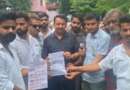 हल्द्वानी में स्मार्ट बिजली मीटरों के खिलाफ प्रदर्शन, खून से पत्र लिखकर मुख्यमंत्री से लगाई गुहार