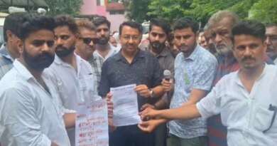 हल्द्वानी में स्मार्ट बिजली मीटरों के खिलाफ प्रदर्शन, खून से पत्र लिखकर मुख्यमंत्री से लगाई गुहार