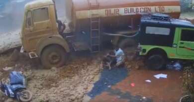 वायनाड में लैंडस्लाइड, 3 की मौत, VIDEO: टैंकर-गाड़ियां बहा ले गई सुरंग की मिट्टी, कई मलबे में दबे;  JCB से रेस्क्यू किया जा रहा