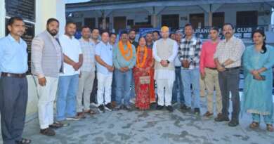 चम्पावत : वरिष्ठ प्रशासनिक अधिकारी विजय उप्रेती को भावभीनी विदाई, जिला पंचायत सभागार में सम्मान समारोह आयोजित