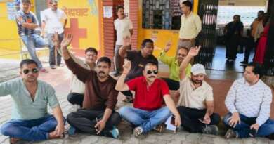 लोहाघाट अस्पताल से 8 डॉक्टरों के तबादले पर रोष, विकास संघर्ष समिति ने आंदोलन का किया ऐलान