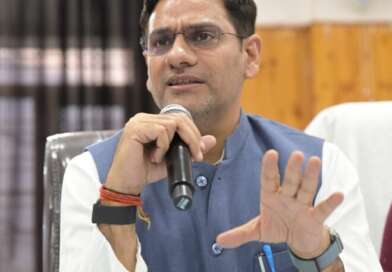 चुनावी साल में धामी सरकार का बड़ा फैसला, 5 करोड़ से अधिक की परियोजनाओं की निगरानी करेंगे सौरभ बहुगुणा