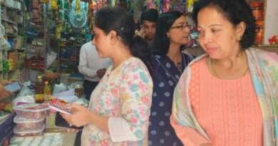 जिलाधिकारी के निर्देशों पर लोहाघाट में दुकानों एवं जनरल स्टोरों का हुआ सघन निरीक्षण