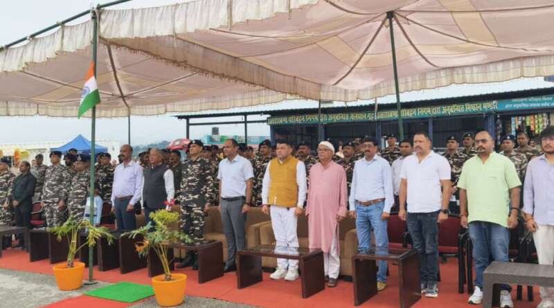 देशभक्ति की धुनों से गूंजा चम्पावत बस स्टैंड, एसएसबी के ब्रास बैंड ने बांधा समां