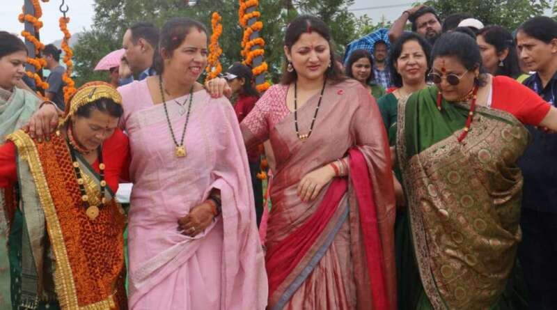 चम्पावत : सावन उत्सव में उमड़ी मातृशक्ति, लोक-संस्कृति और पर्यावरण संरक्षण का दिया संदेश