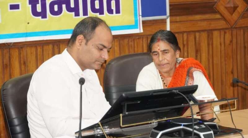 जनता मिलन में 100 शिकायतें पहुंचीं, 13 लाभार्थियों के मौके पर बने आयुष्मान कार्ड